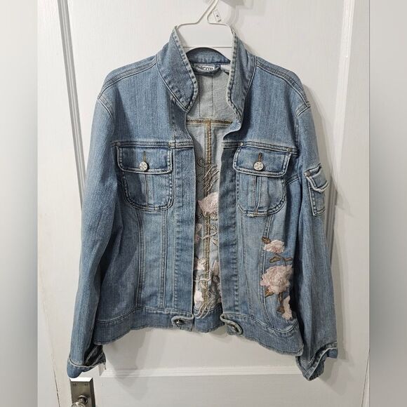 Chico's floral embroidered jean jacket size 1 or Women's small, 8/10 - Picture 1 of 5